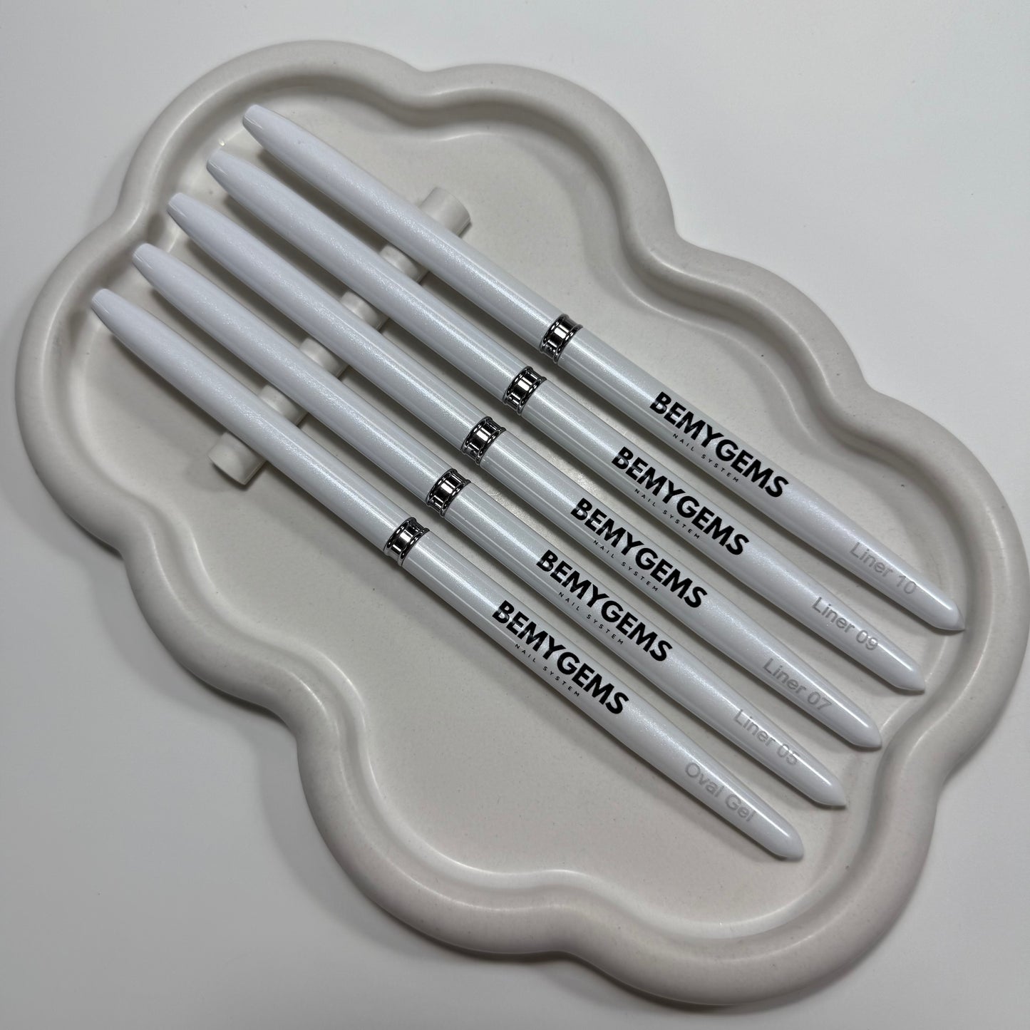 Oval gel brushes