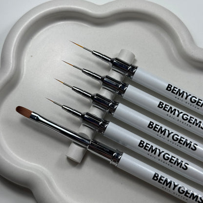 LOT DE 5 PINCEAUX BLANCS